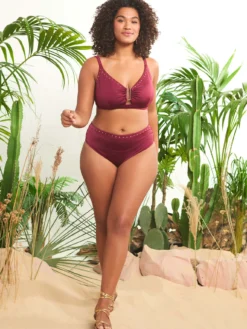 Bikini con borchiette e motivo cut out
