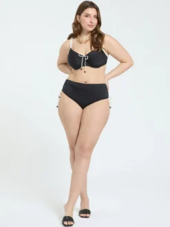 Bikini due pezzi con dettagli a contrasto