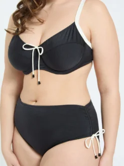 Bikini due pezzi con dettagli a contrasto