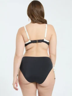 Bikini due pezzi con dettagli a contrasto