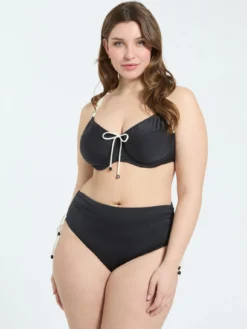 Bikini due pezzi con dettagli a contrasto
