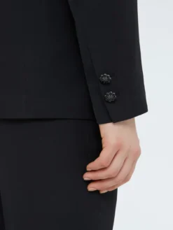Blazer strutturato con bottone gioiello