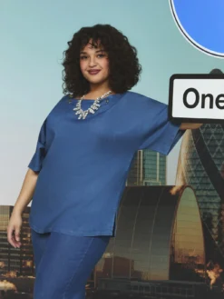 Blusa con scollo a barchetta in tencel