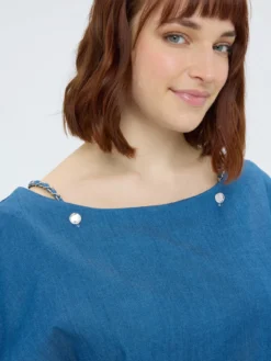 Blusa con scollo a barchetta in tencel