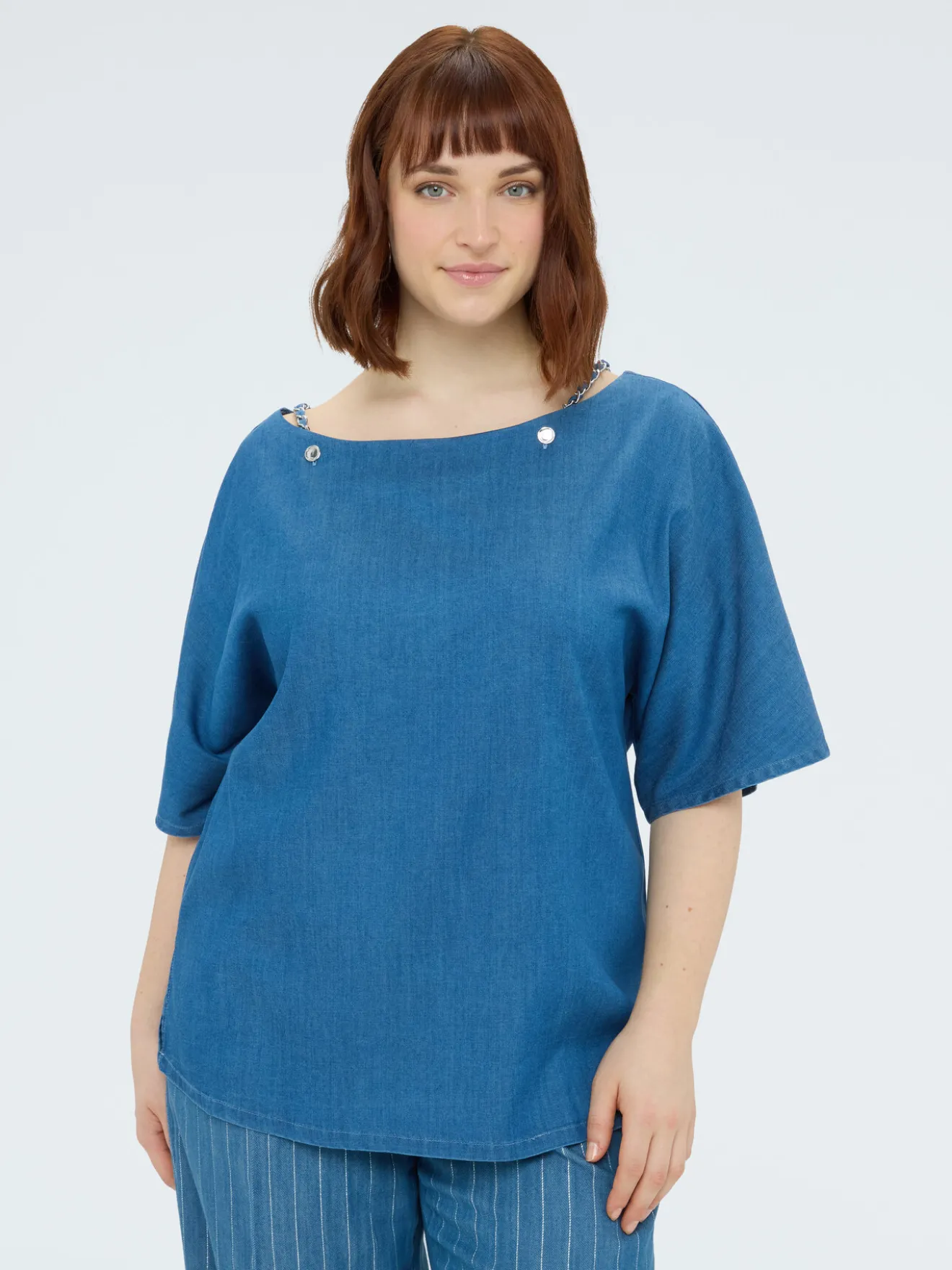 Blusa con scollo a barchetta in tencel