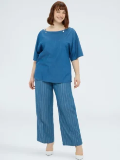 Blusa con scollo a barchetta in tencel
