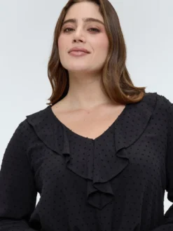 Blusa in plumetis a pois con volant