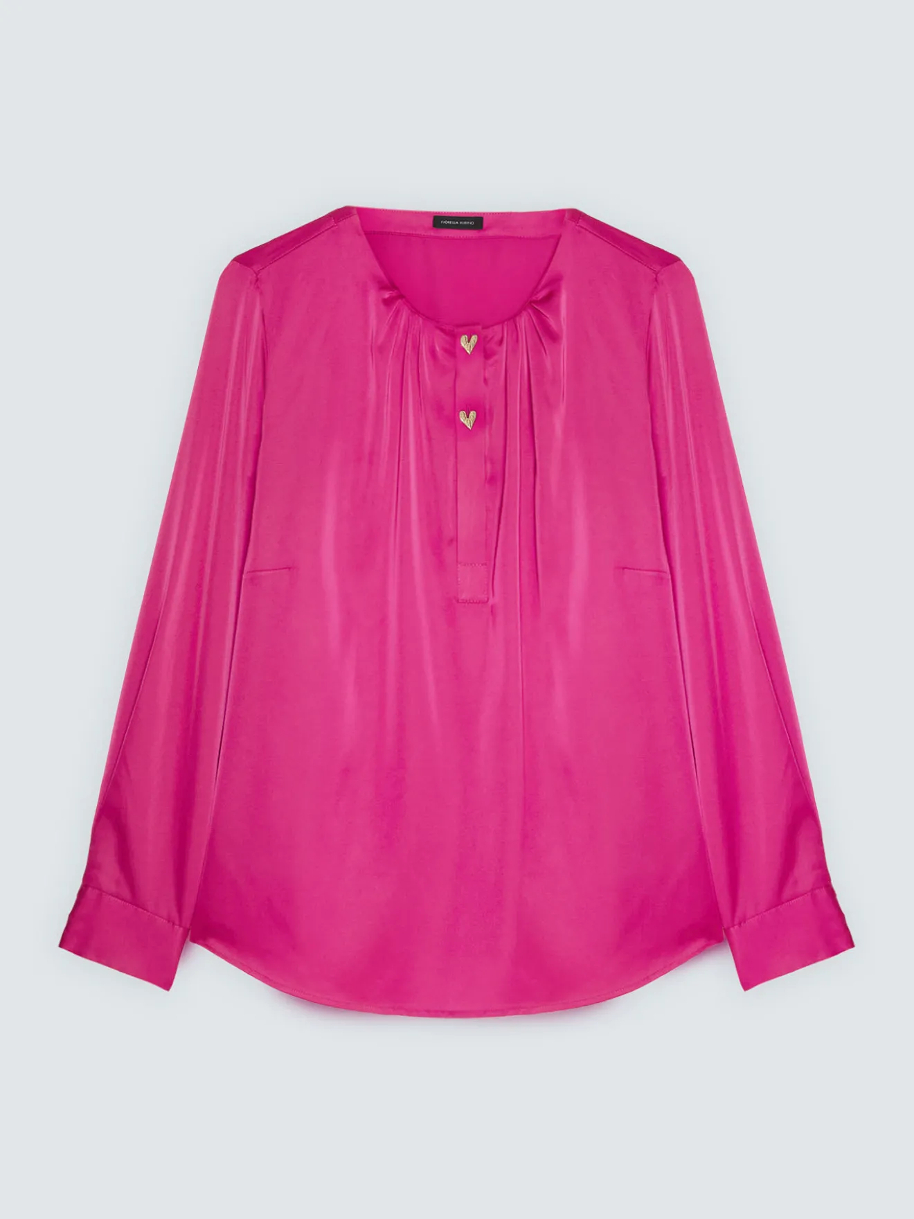 Blusa in raso con bottoni a forma di cuore