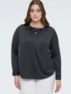 Blusa in raso con bottoni a forma di cuore