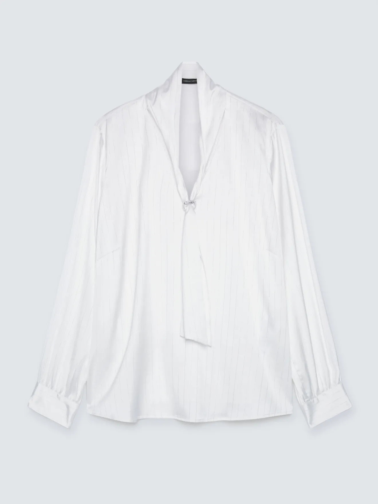 Blusa in raso con cravatta