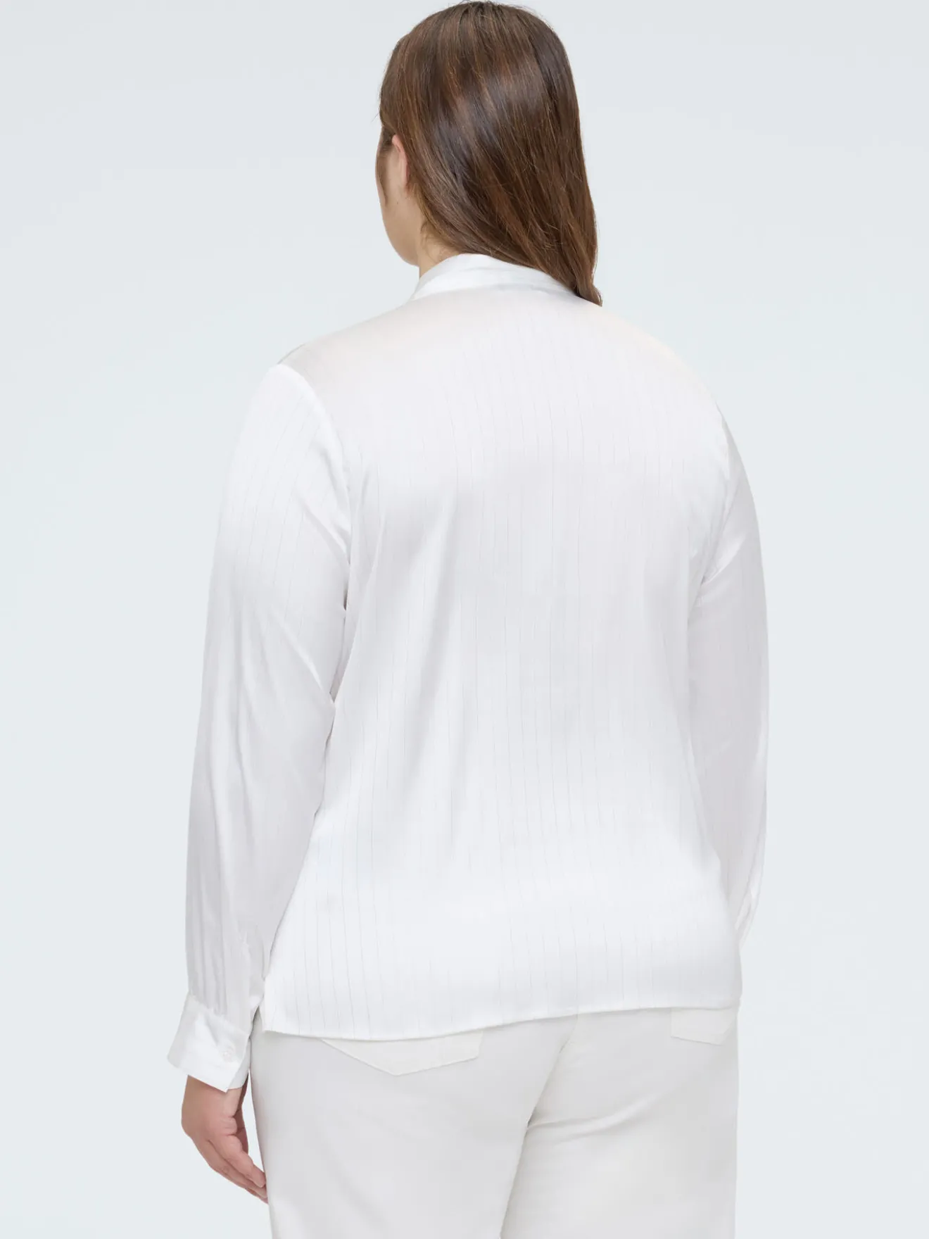 Blusa in raso con cravatta