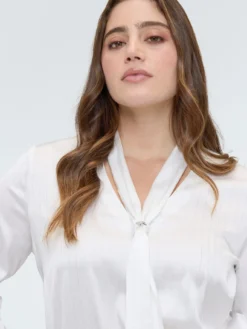 Blusa in raso con cravatta