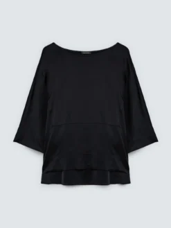 Blusa in raso con scollo a barchetta