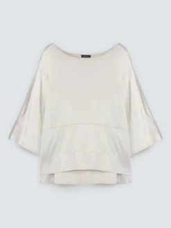Blusa in raso con scollo a barchetta