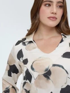 Blusa in raso con stampa floreale