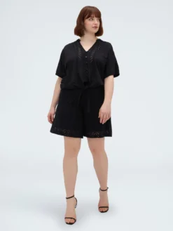 Blusa in sangallo con nodo