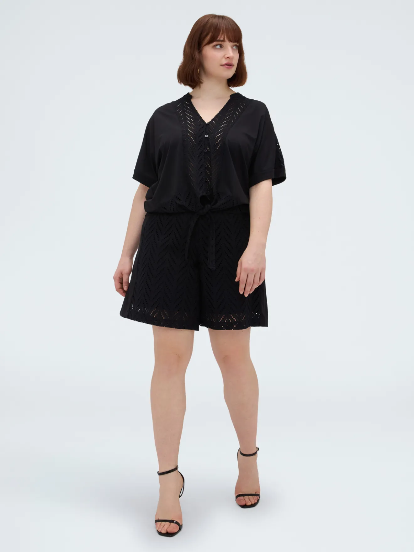 Blusa in sangallo con nodo
