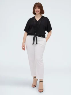 Blusa in sangallo con nodo