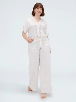 Blusa in sangallo con nodo
