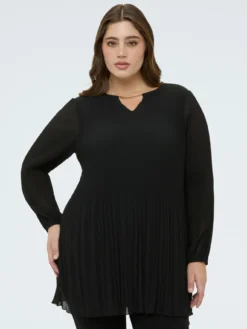 Blusa plissé in georgette con gioiello