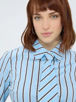 Camicia a righe con cravattina