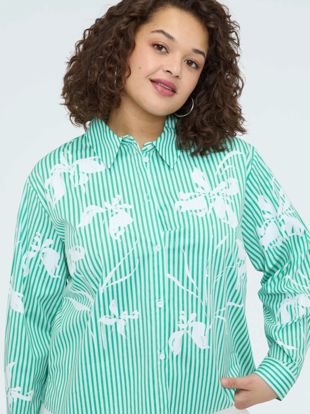Camicia a righe con stampa floreale