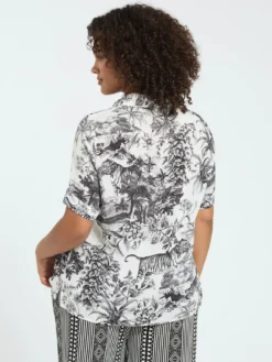 Camicia boxy con stampa esotica