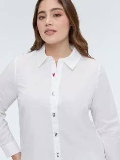 Camicia con ricamo LOVE