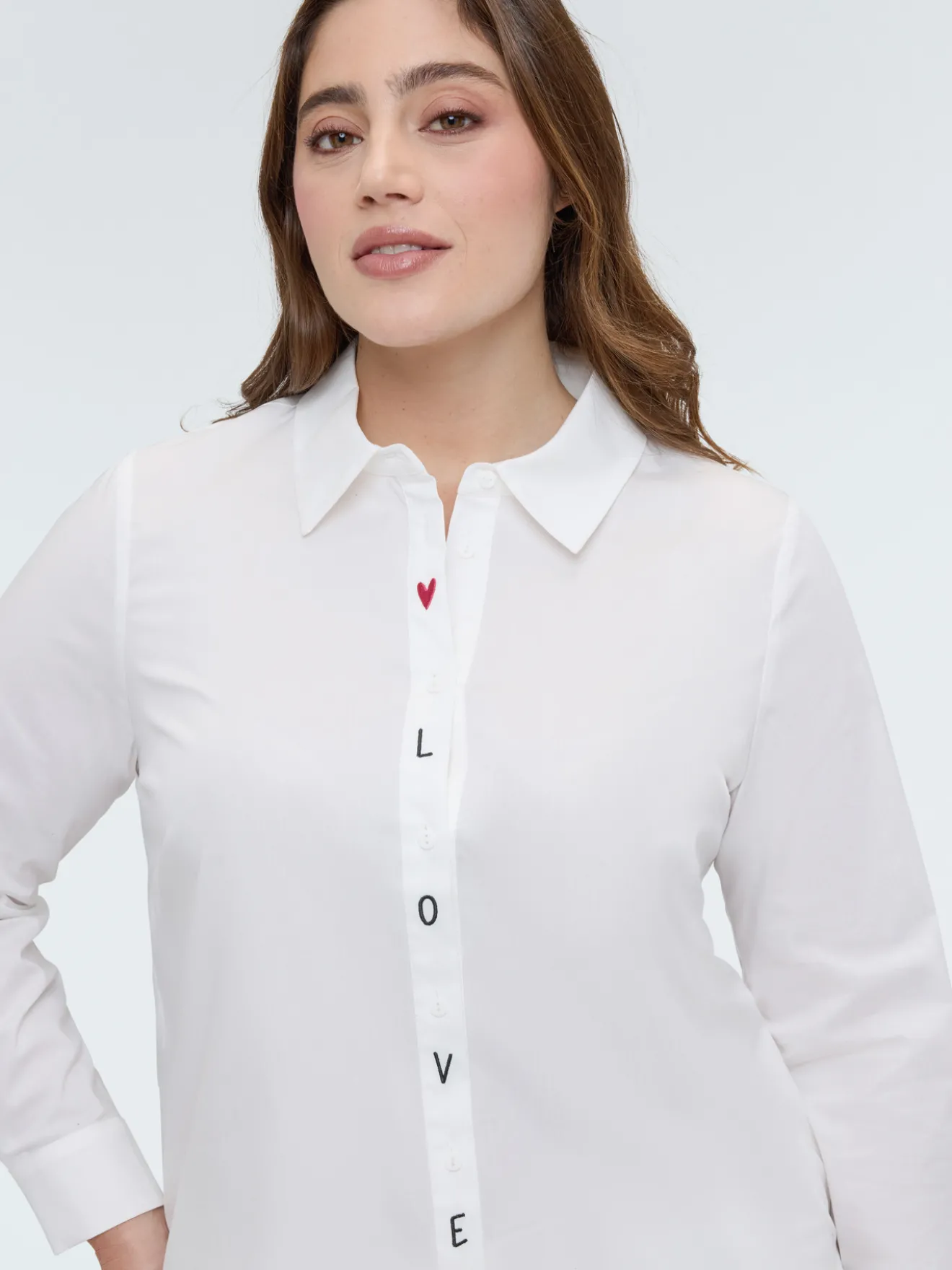 Camicia con ricamo LOVE