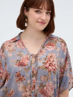 Camicia con stampa floreale