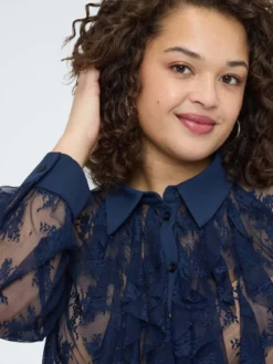 Camicia in pizzo con ruches