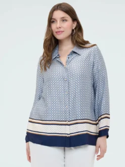 Camicia in raso con stampa geometrica