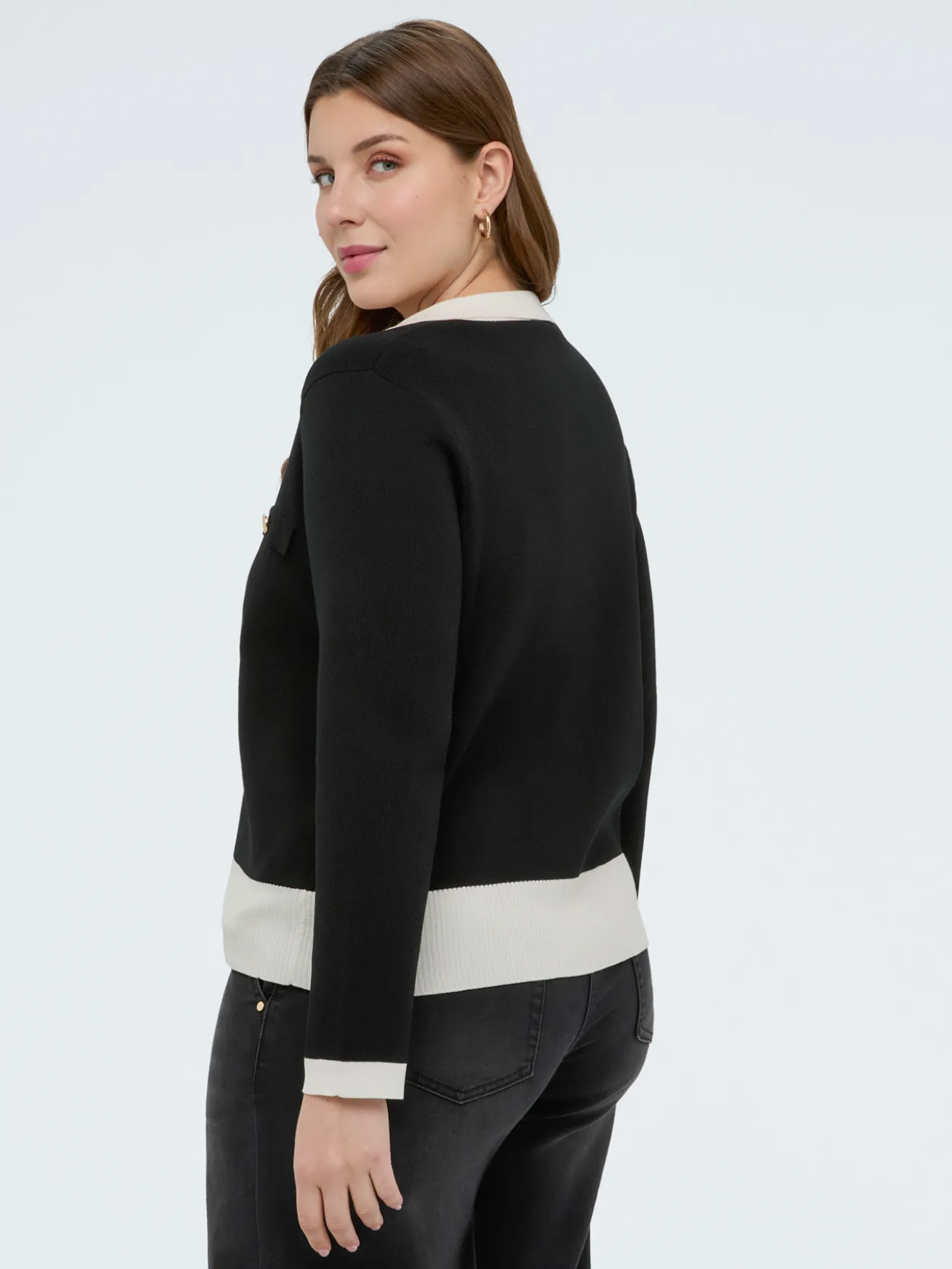 Cardigan in maglia fine con profili a contrasto