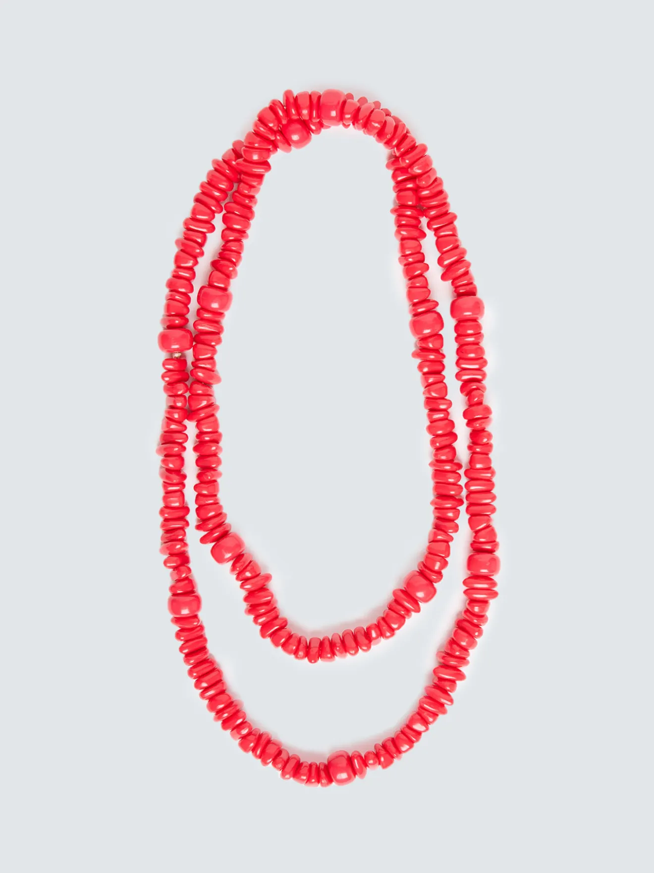 Collana con elementi rossi