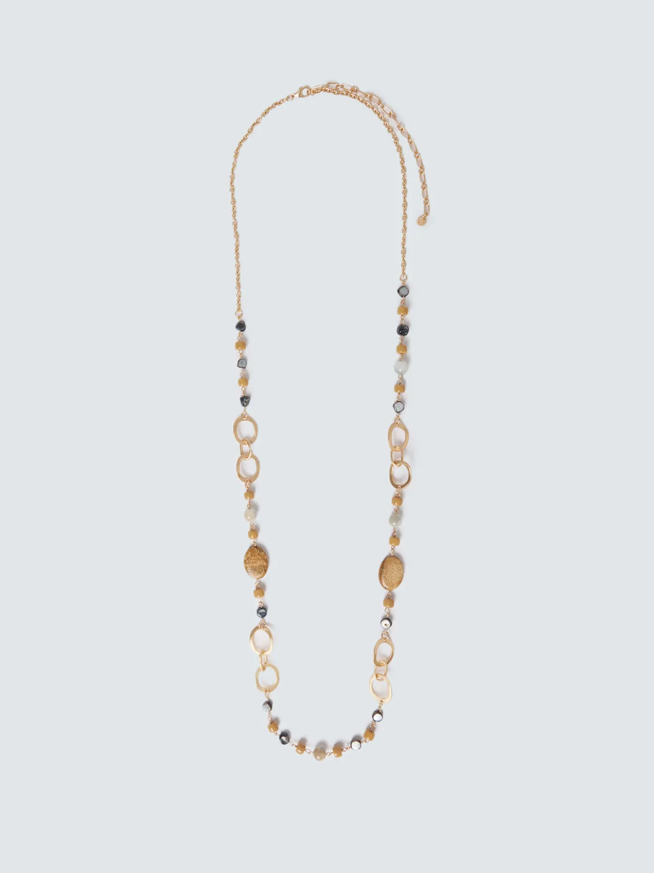 Collana con perline e ciondoli