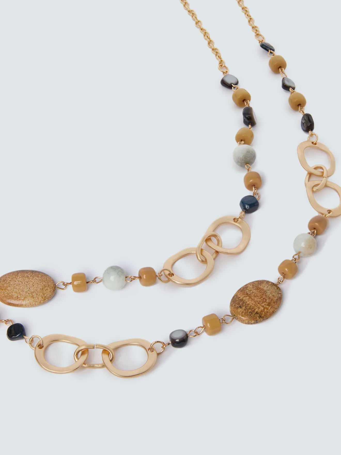 Collana con perline e ciondoli