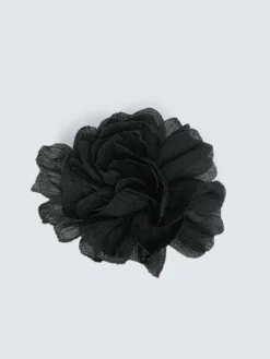 Collana con spilla fiore in tulle