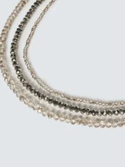 Collana lunga a tre fili con cristalli
