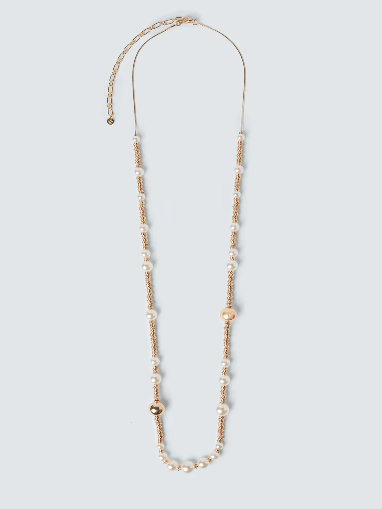 Collana lunga con perle e elementi dorati