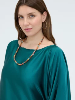 Collana lunga con perline multicolore