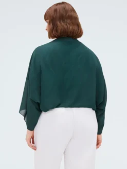 Coprispalle in georgette con taglio asimmetrico