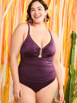 Costume intero con borchie e dettaglio cut out