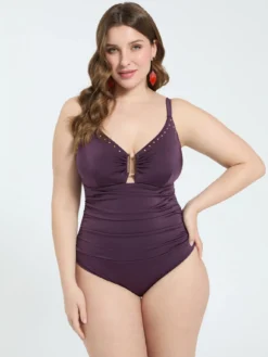 Costume intero con borchie e dettaglio cut out