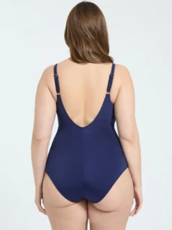 Costume intero con drappeggio e dettaglio luminoso