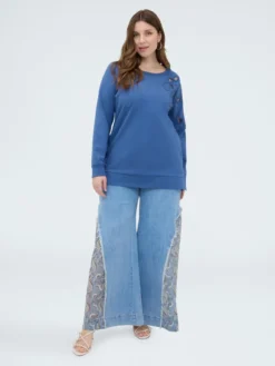 Felpa con ricamo floreale e cut out