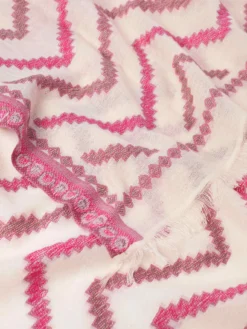 Foulard lungo con ricami e frange