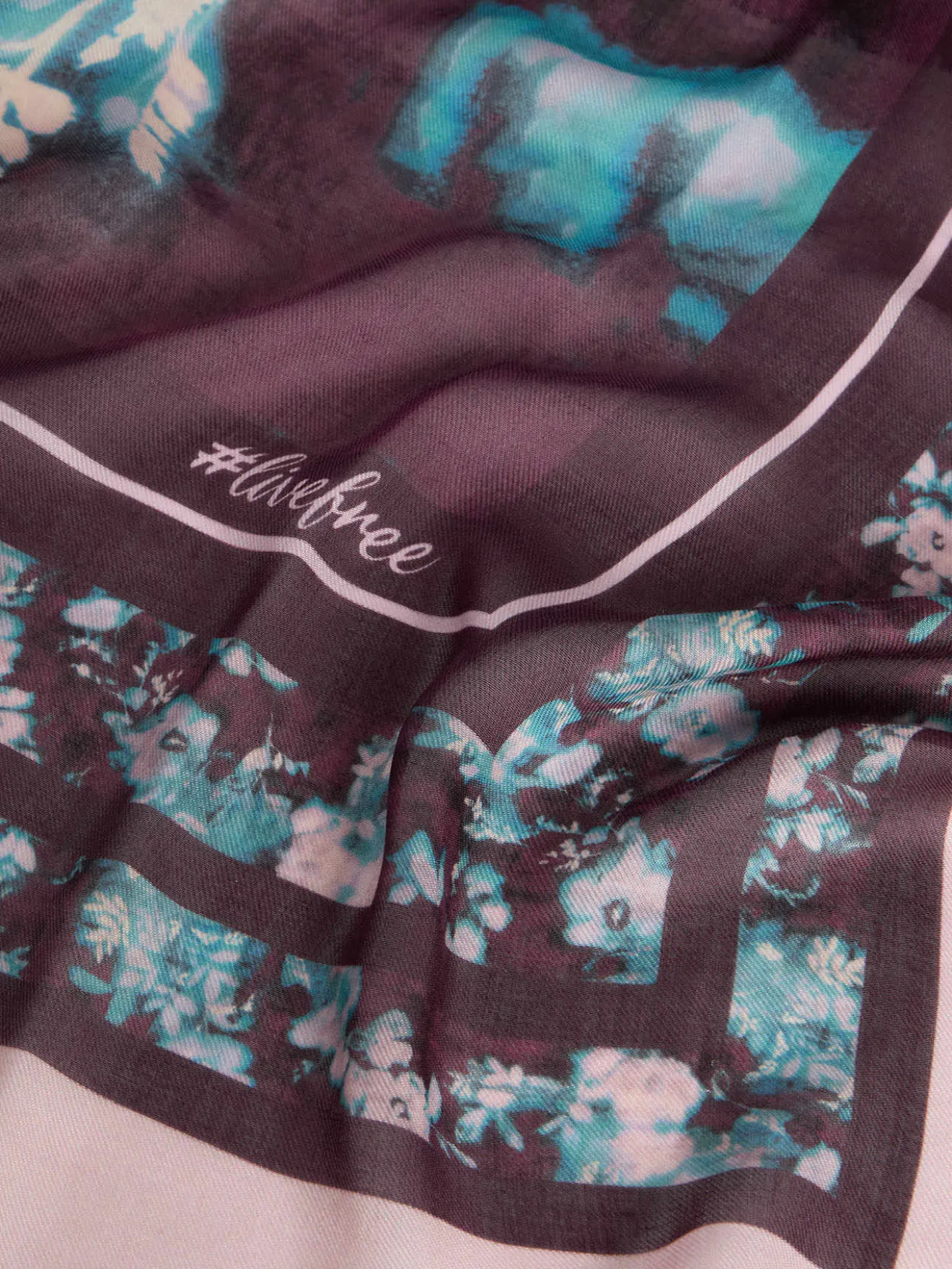 Foulard lungo in misto viscosa con stampa