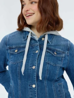 Giacca in denim con cappuccio in felpa staccabile