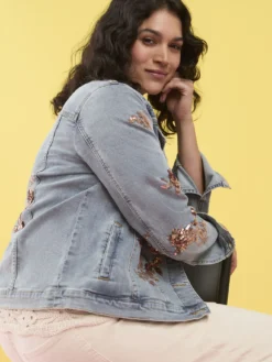 Giacca in denim con ricami floreali in paillettes