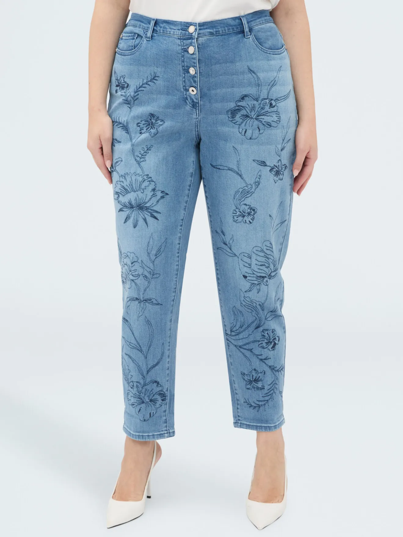 Jeans Barrel con ricamo floreale